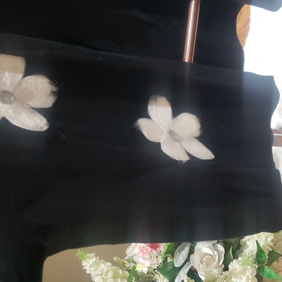 Nwt Aaeda black cardigan with white flowers - Picture 6 of 9